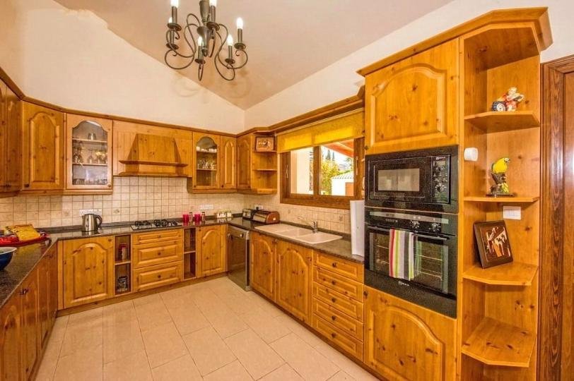 Bungalow on large seaview plot in Polis