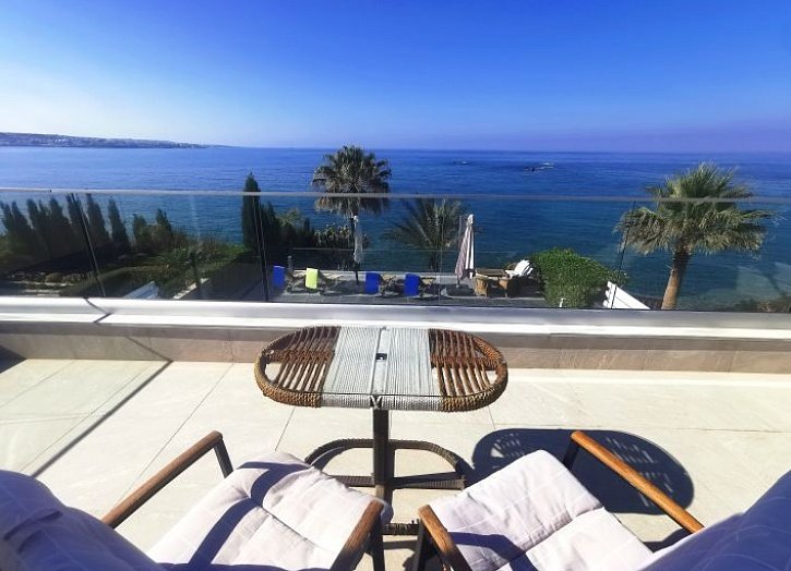 Waterfront villa with access to sea in Paphos