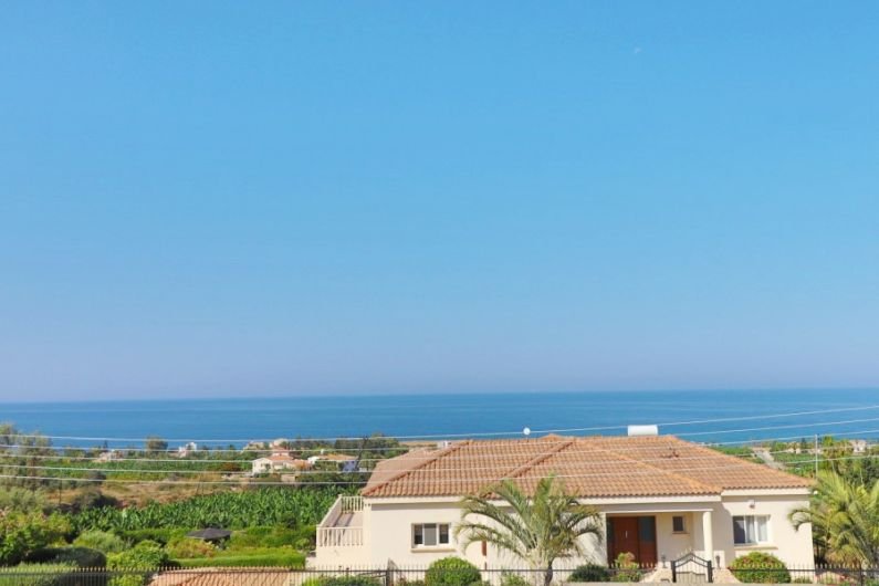 Neue moderne Villa mit Meerblick
