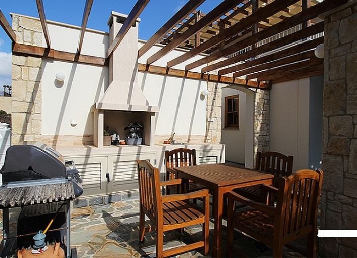 Golf villa on the western plateau in the award-winning Aphrodite Hills Resort