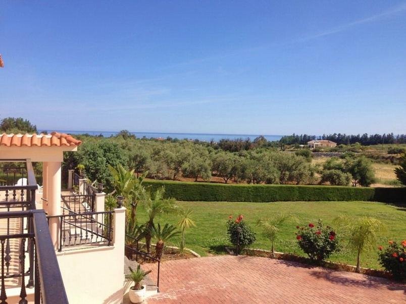 Bungalow on large seaview plot in Polis