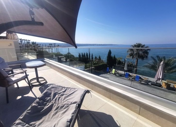 Waterfront villa with access to sea in Paphos