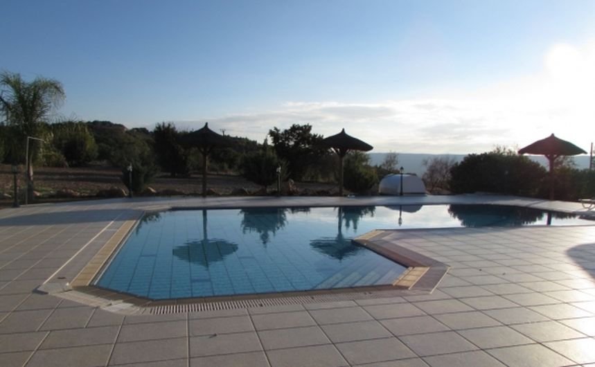 Stone bungalow with mountain views in Peristerona