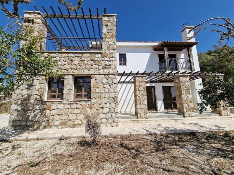 Incomplete seaview stone villa 350m from coast