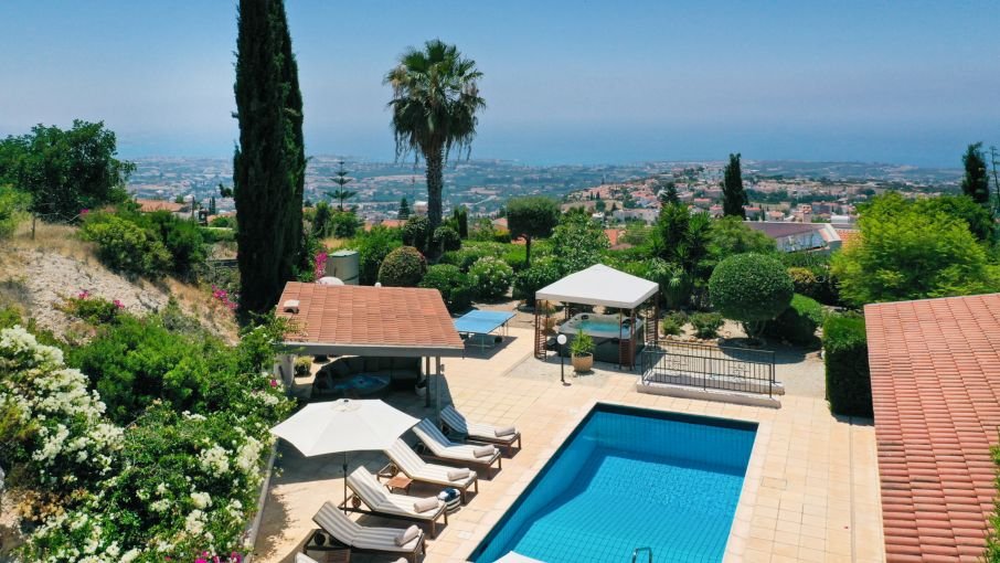 Geräumige Villa mit Meerblick in Paphos