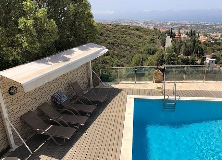 Villa with unobstracted sea views on the hills of Paphos