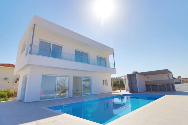 Neue moderne Villa mit Meerblick