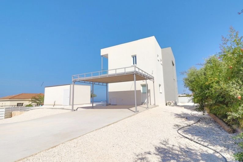 Neue moderne Villa mit Meerblick
