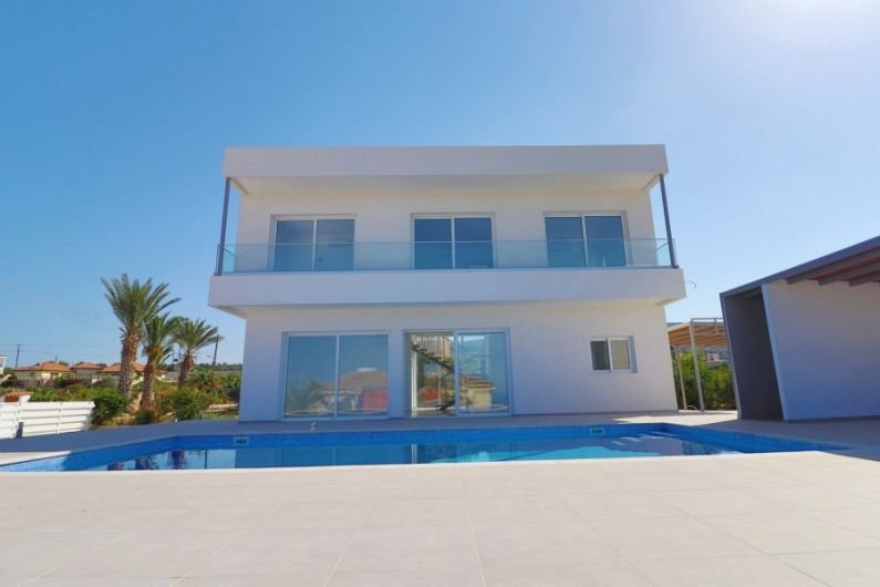 Neue moderne Villa mit Meerblick