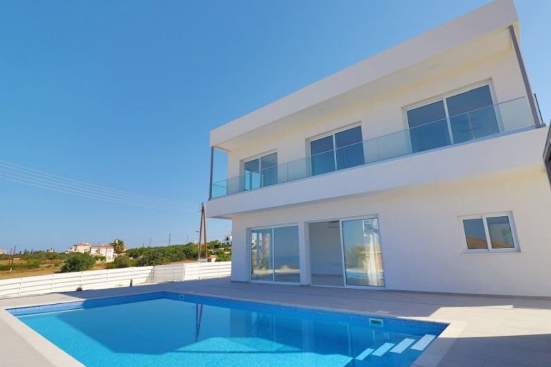 Neue moderne Villa mit Meerblick