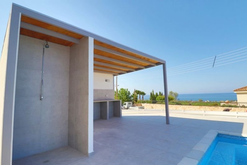 Neue moderne Villa mit Meerblick