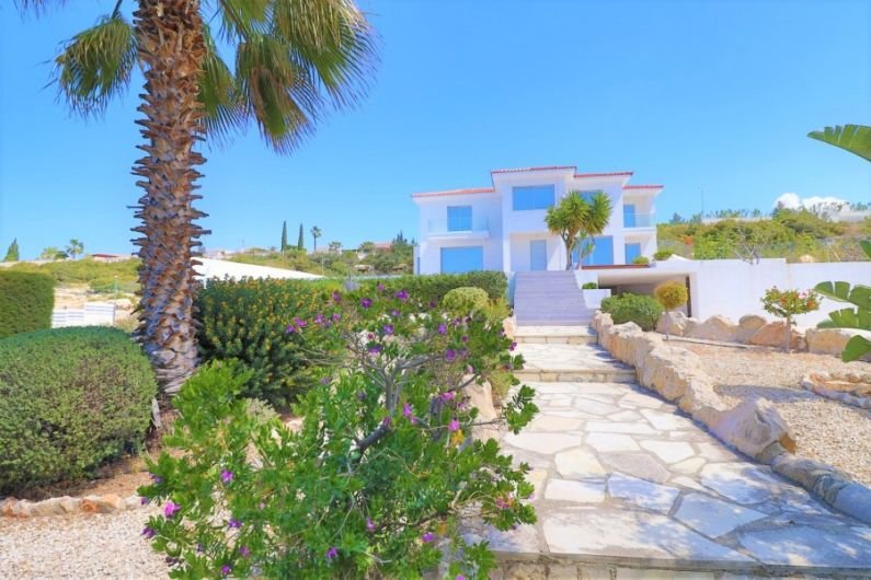 Modern immaculate sea view villa in Paphos