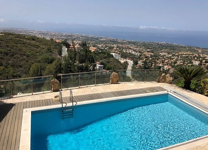 Villa with unobstracted sea views on the hills of Paphos