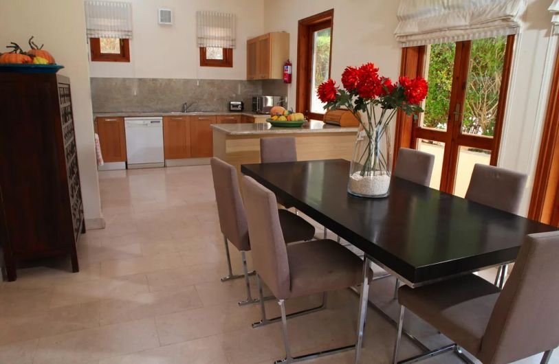Golf villa on large plot in Paphos