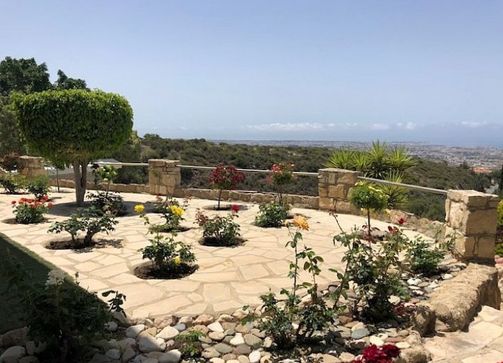 Villa with unobstracted sea views on the hills of Paphos