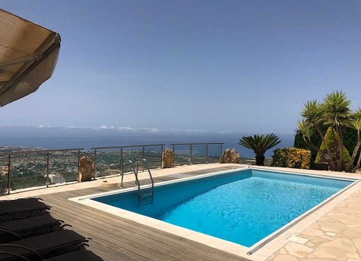 Villa with unobstracted sea views on the hills of Paphos