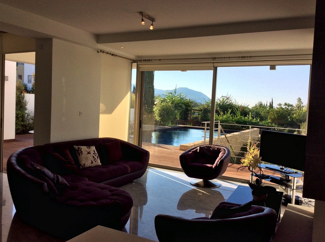 Villa by the beach in Latsi, gated complex