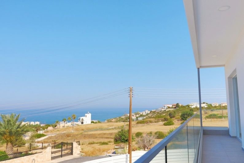 Neue moderne Villa mit Meerblick