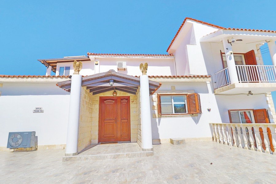 Grandiose Villa mit Meerblick