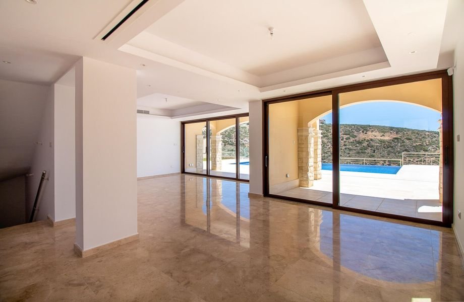 Seaview premium villa on famous golf-spa resolt in Paphos