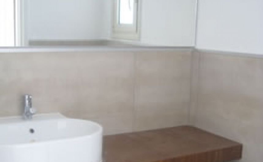 Contemporary bungalow on 6500 sq m plot