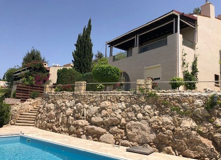Villa with unobstracted sea views on the hills of Paphos