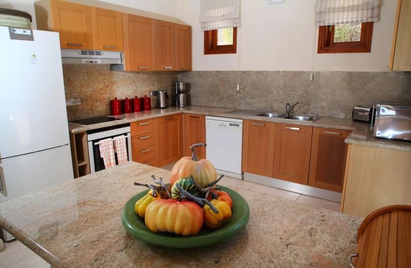 Golf villa on large plot in Paphos