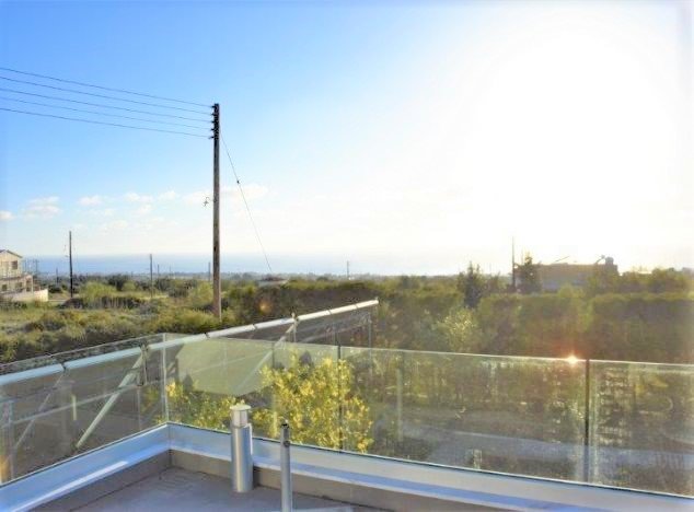 Villa on large plot with sea views in Paphos