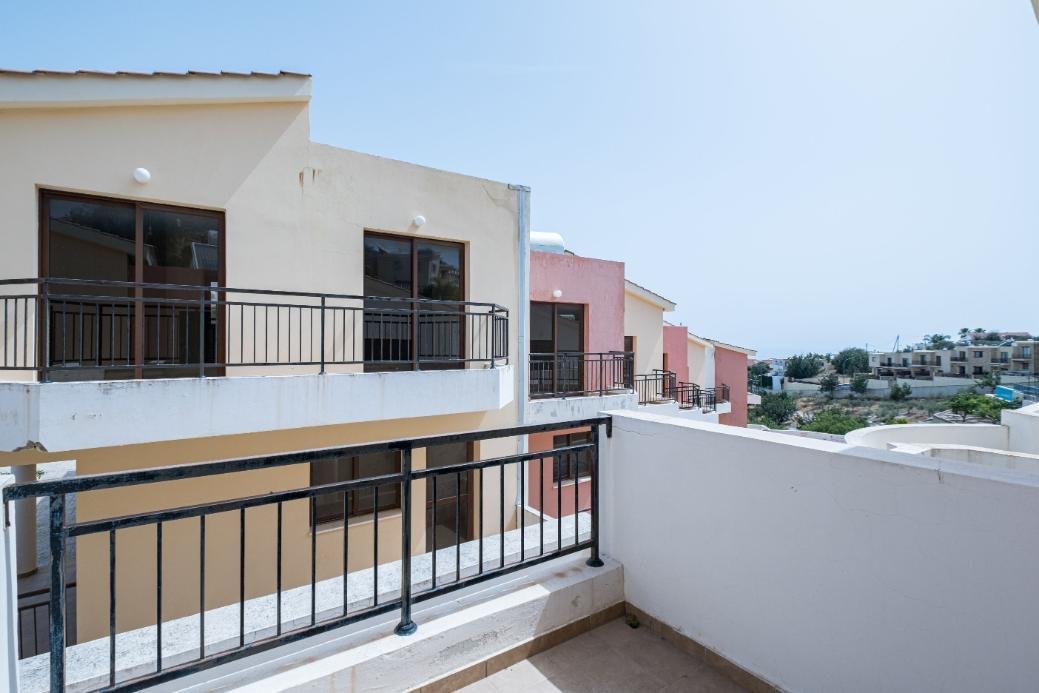 Townhouse in the complex with pool in Paphos