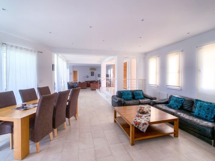 Sea view villa on large plot in Paphos
