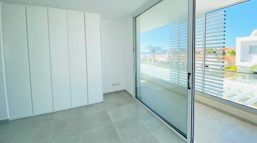 Luxury detached coastal villa in Paphos