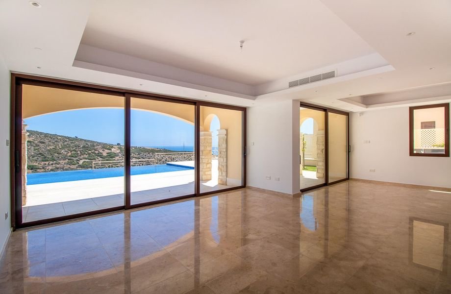 Seaview premium villa on famous golf-spa resolt in Paphos