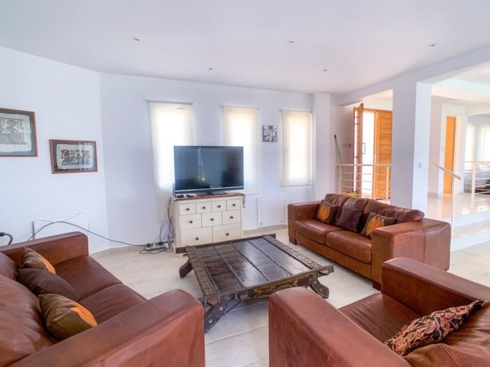 Sea view villa on large plot in Paphos