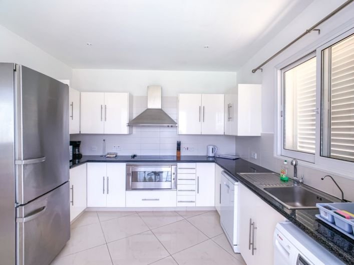 Sea view villa on large plot in Paphos
