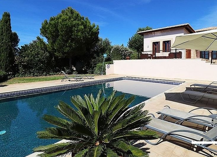 Sea view golf villa in prestigious resort in Paphos