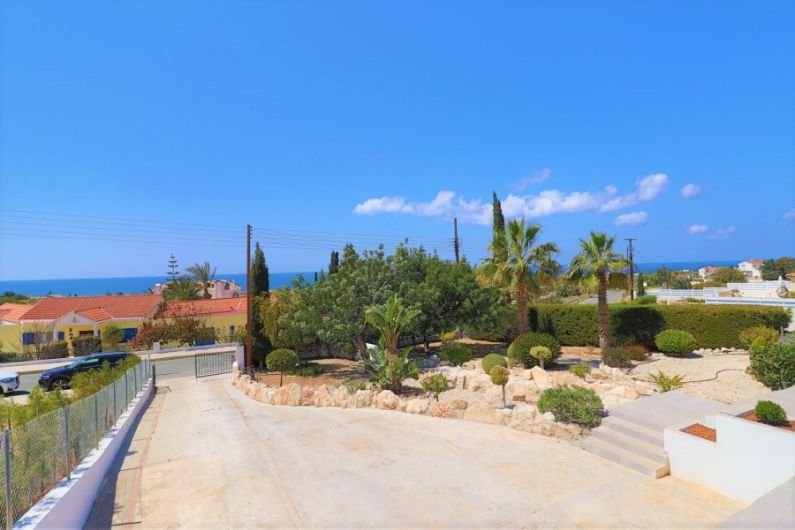 Modern immaculate sea view villa in Paphos