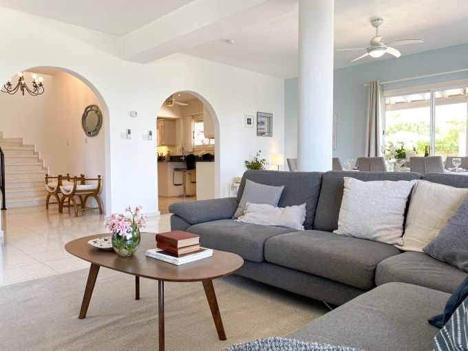 Geräumige Villa mit Meerblick in Paphos