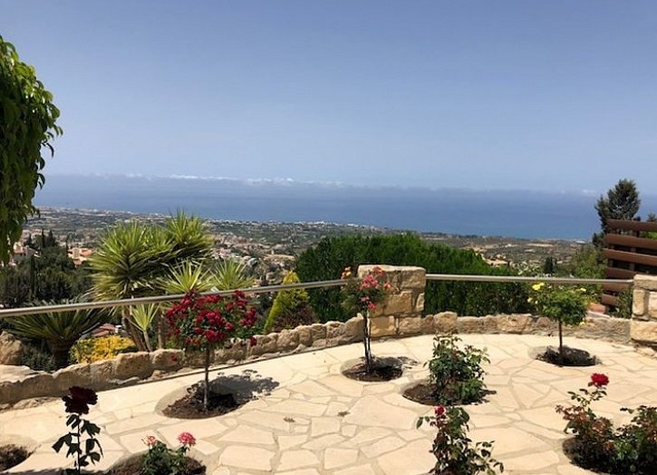 Villa with unobstracted sea views on the hills of Paphos