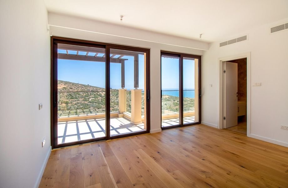 Seaview premium villa on famous golf-spa resolt in Paphos