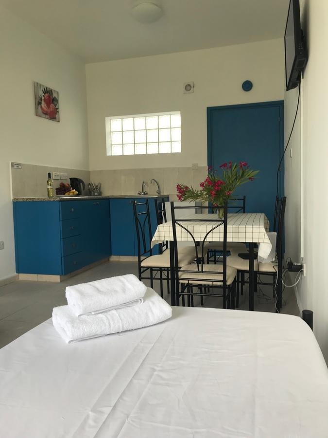 Aparthotel with swimming pool in Paphos