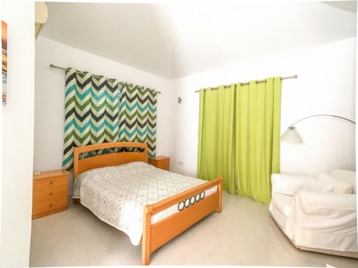 Sea view villa on large plot in Paphos