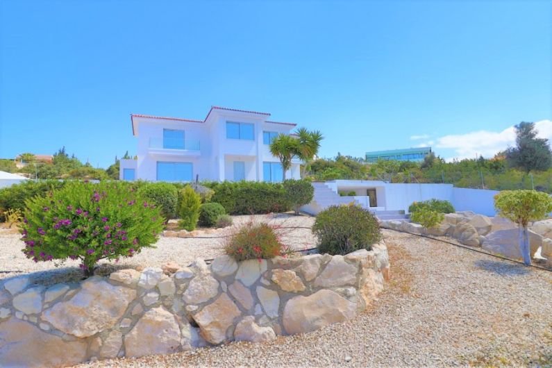 Modern immaculate sea view villa in Paphos