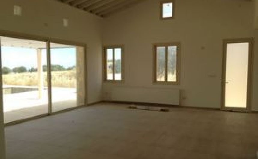Contemporary bungalow on 6500 sq m plot