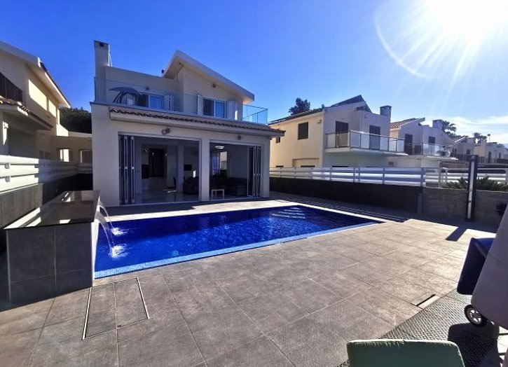 Waterfront villa with access to sea in Paphos