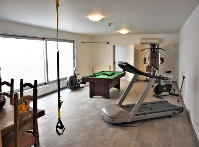 Villa on large plot with sea views in Paphos