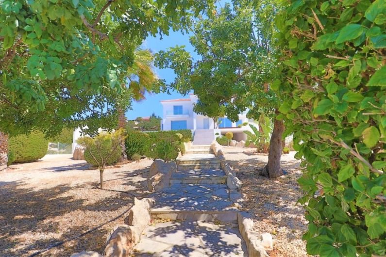 Modern immaculate sea view villa in Paphos