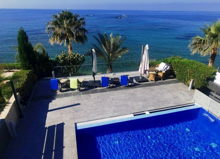 Waterfront villa with access to sea in Paphos