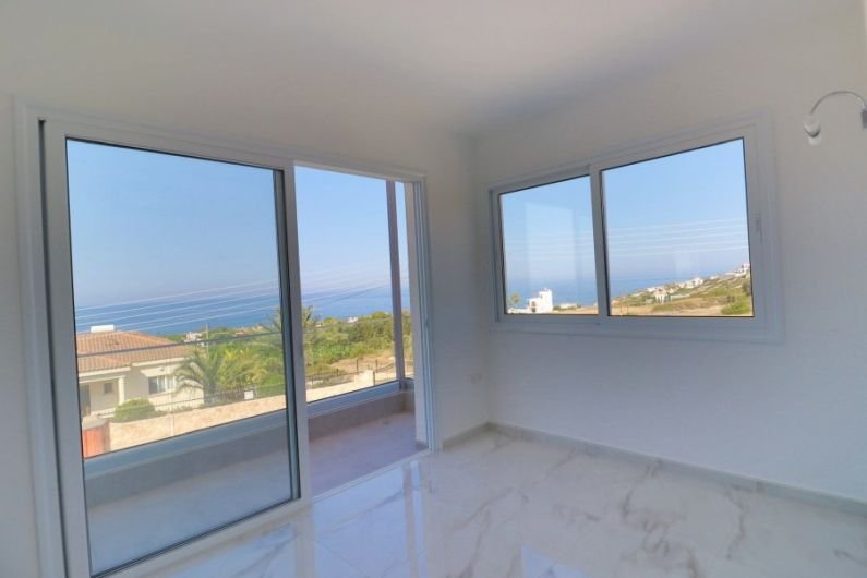Neue moderne Villa mit Meerblick