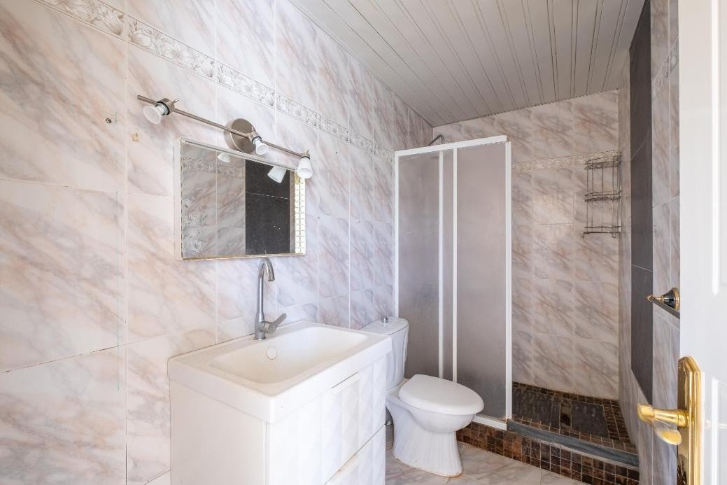 Особняк на большом участке у моря в Пафосе
