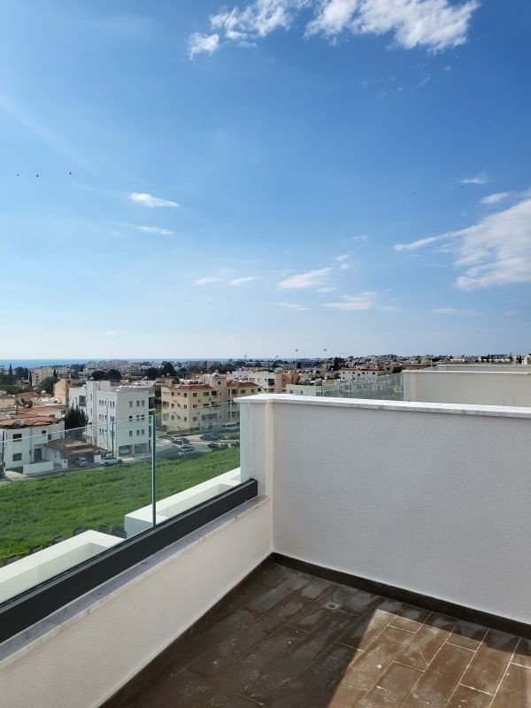 Townhouse with roof terrace with sea views